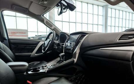 Mitsubishi Pajero Sport III рестайлинг, 2019 год, 3 750 000 рублей, 13 фотография