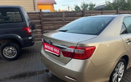 Toyota Camry, 2012 год, 980 000 рублей, 6 фотография