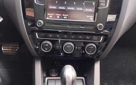 Volkswagen Jetta VI, 2017 год, 1 450 000 рублей, 40 фотография