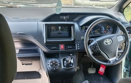 Toyota Noah III, 2014 год, 1 651 000 рублей, 15 фотография