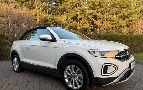 Volkswagen T-Roc I, 2023 год, 2 376 741 рублей, 3 фотография