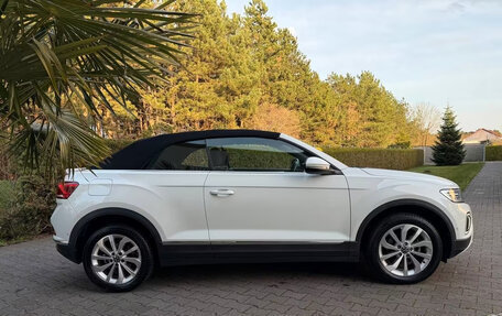 Volkswagen T-Roc I, 2023 год, 2 376 741 рублей, 5 фотография
