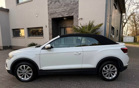 Volkswagen T-Roc I, 2023 год, 2 376 741 рублей, 4 фотография
