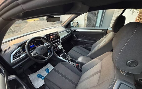 Volkswagen T-Roc I, 2023 год, 2 376 741 рублей, 13 фотография