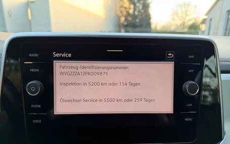 Volkswagen T-Roc I, 2023 год, 2 376 741 рублей, 12 фотография