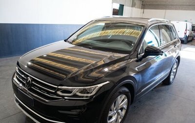 Volkswagen Tiguan II, 2022 год, 2 830 000 рублей, 1 фотография