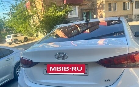 Hyundai Solaris II рестайлинг, 2018 год, 930 000 рублей, 2 фотография