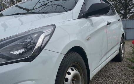Hyundai Solaris II рестайлинг, 2015 год, 1 050 000 рублей, 2 фотография
