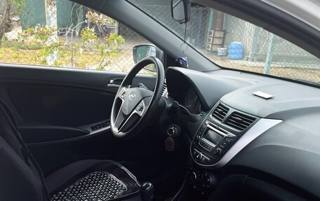 Hyundai Solaris II рестайлинг, 2015 год, 1 050 000 рублей, 5 фотография