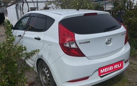 Hyundai Solaris II рестайлинг, 2015 год, 1 050 000 рублей, 3 фотография