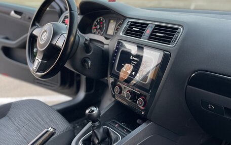 Volkswagen Jetta VI, 2011 год, 890 000 рублей, 13 фотография
