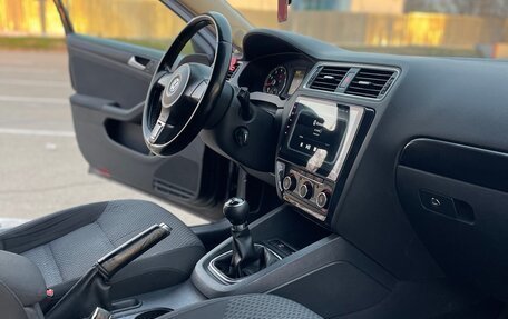Volkswagen Jetta VI, 2011 год, 890 000 рублей, 12 фотография