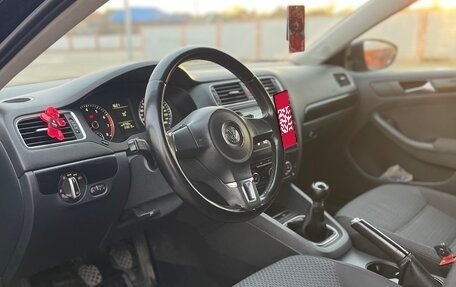 Volkswagen Jetta VI, 2011 год, 890 000 рублей, 14 фотография