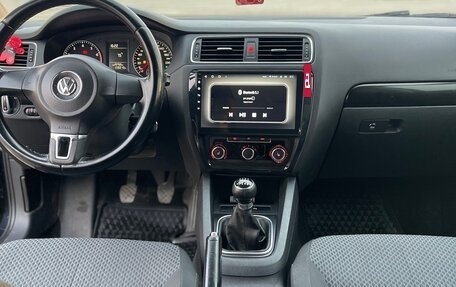 Volkswagen Jetta VI, 2011 год, 890 000 рублей, 15 фотография