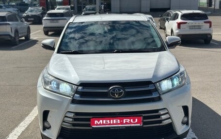 Toyota Highlander III, 2019 год, 3 850 000 рублей, 1 фотография