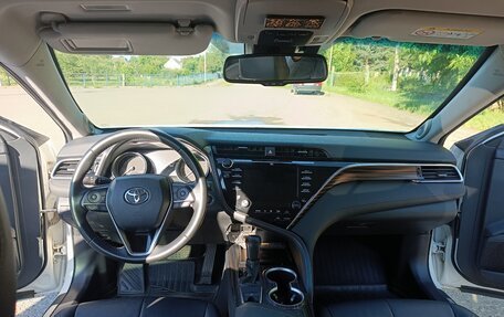 Toyota Camry, 2018 год, 3 150 000 рублей, 9 фотография
