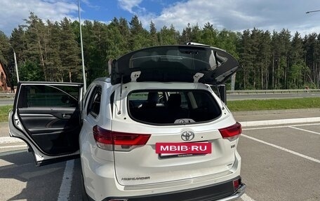 Toyota Highlander III, 2019 год, 3 850 000 рублей, 7 фотография