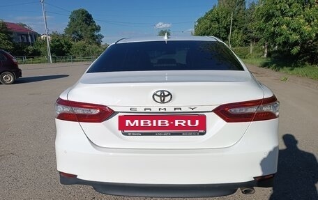 Toyota Camry, 2018 год, 3 150 000 рублей, 10 фотография