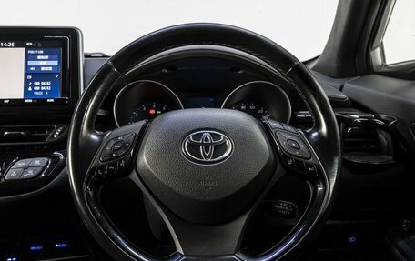 Toyota C-HR I рестайлинг, 2018 год, 2 599 000 рублей, 16 фотография