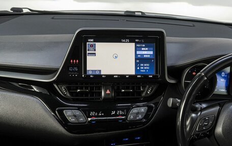 Toyota C-HR I рестайлинг, 2018 год, 2 599 000 рублей, 17 фотография