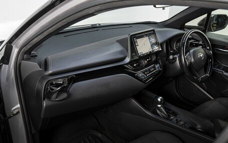 Toyota C-HR I рестайлинг, 2018 год, 2 599 000 рублей, 13 фотография