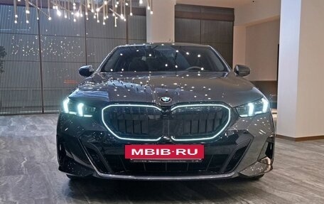 BMW 5 серия, 2024 год, 9 090 000 рублей, 2 фотография