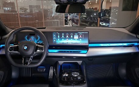 BMW 5 серия, 2024 год, 9 090 000 рублей, 14 фотография