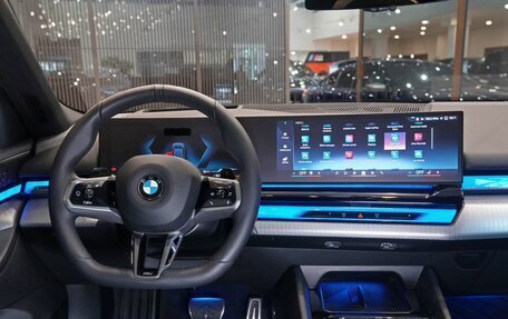 BMW 5 серия, 2024 год, 9 090 000 рублей, 15 фотография
