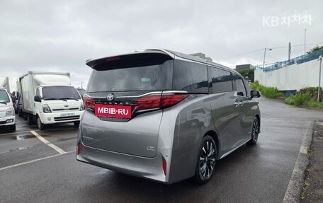 Toyota Alphard, 2024 год, 10 590 000 рублей, 3 фотография