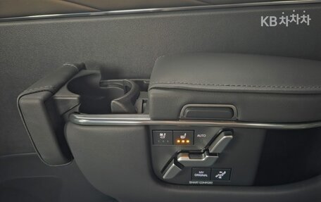 Toyota Alphard, 2024 год, 10 590 000 рублей, 16 фотография