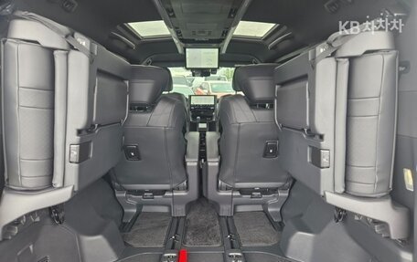 Toyota Alphard, 2024 год, 10 590 000 рублей, 23 фотография