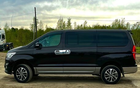 Hyundai Grand Starex Grand Starex I рестайлинг 2, 2018 год, 3 790 000 рублей, 2 фотография
