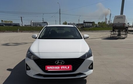 Hyundai Solaris II рестайлинг, 2021 год, 1 030 000 рублей, 2 фотография