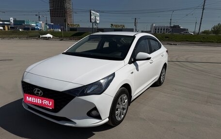 Hyundai Solaris II рестайлинг, 2021 год, 1 030 000 рублей, 3 фотография