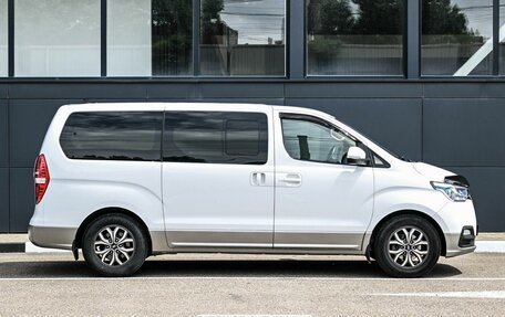 Hyundai H-1 II рестайлинг, 2019 год, 2 679 000 рублей, 5 фотография