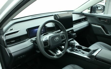Toyota RAV4, 2025 год, 4 000 000 рублей, 17 фотография