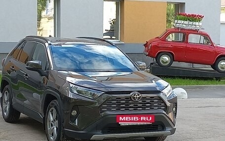 Toyota RAV4, 2019 год, 2 950 000 рублей, 2 фотография