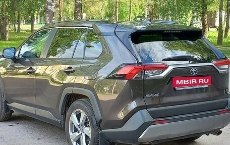 Toyota RAV4, 2019 год, 2 950 000 рублей, 5 фотография