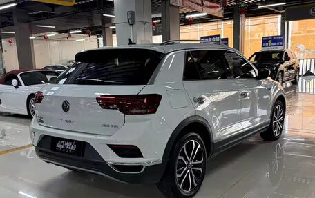 Volkswagen T-Roc I, 2022 год, 1 530 000 рублей, 3 фотография