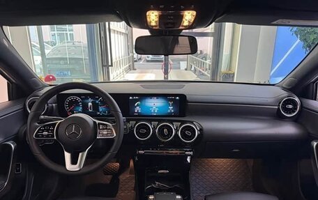 Mercedes-Benz A-Класс, 2022 год, 1 890 000 рублей, 10 фотография