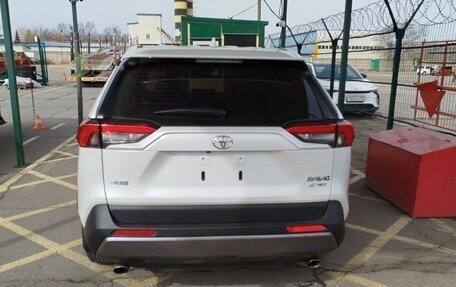 Toyota RAV4, 2021 год, 3 600 000 рублей, 4 фотография