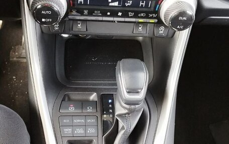 Toyota RAV4, 2021 год, 3 600 000 рублей, 5 фотография