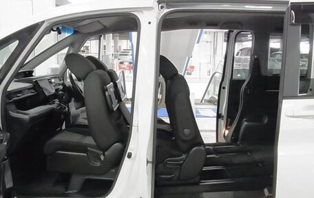 Honda Stepwgn IV, 2021 год, 1 620 700 рублей, 14 фотография