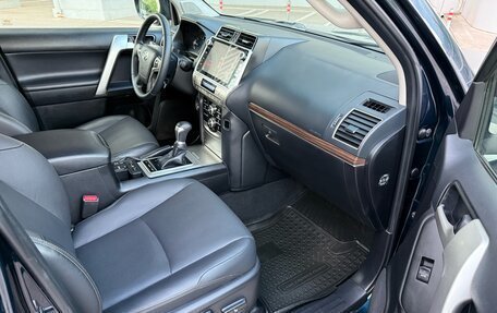 Toyota Land Cruiser Prado 150 рестайлинг 2, 2018 год, 5 900 000 рублей, 16 фотография