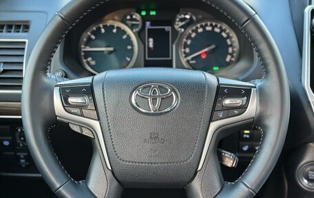Toyota Land Cruiser Prado 150 рестайлинг 2, 2018 год, 5 900 000 рублей, 27 фотография