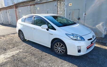 Toyota Prius, 2011 год, 880 000 рублей, 2 фотография