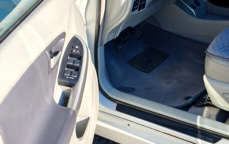 Toyota Prius, 2011 год, 880 000 рублей, 10 фотография