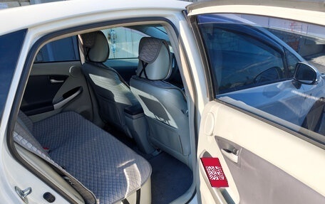 Toyota Prius, 2011 год, 880 000 рублей, 8 фотография