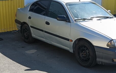 Toyota Avensis III рестайлинг, 2001 год, 165 000 рублей, 3 фотография
