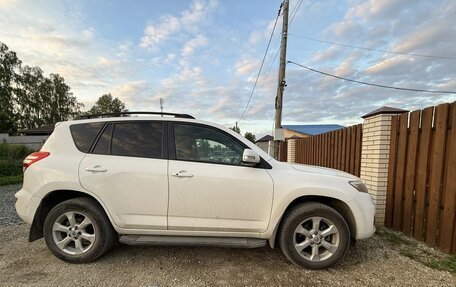 Toyota RAV4, 2011 год, 1 400 000 рублей, 2 фотография